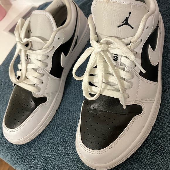 Women’s panda white and black Nike lows - Picture 2 of 5